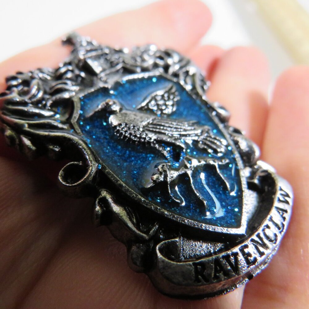 Harry Potter Metal Lapel Pin BLUE from Universal Orlando - Picture 2 of 5